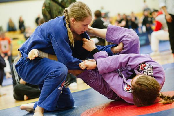 Women BJJ accidents and injuries can happen.